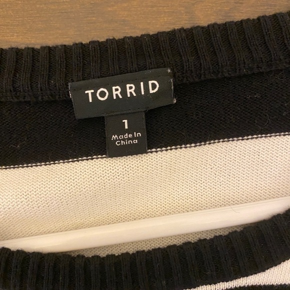Torrid 1X Skull Black / White Stripe Pull Over Lightweight Sweater, Long Sleeve - Picture 5 of 8